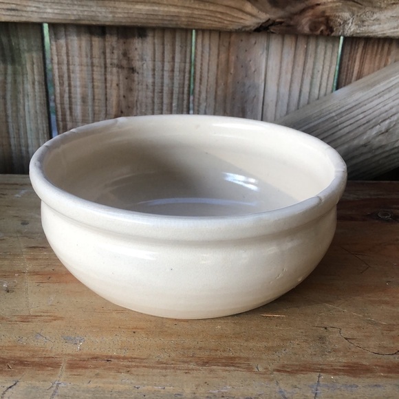 Vintage Casey Pottery Handmade Shallow Bowl with Blackberry Blossom Motif 7 1/2” - Picture 3 of 8